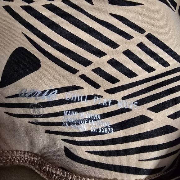 NWOT Aerie Leaf Print Leggings in Tan and Black Women Size XS Short - Picture 2 of 5